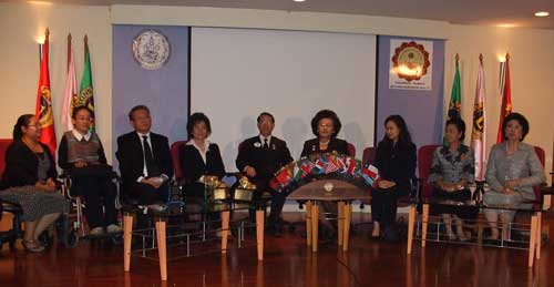 Photo of Ms. Supattaporn Tanatikom Receiving awards related to WWD Issue