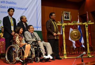 Opening ceremony Mr. Agung Laksono, Coordinating Minister of Peopleโs Welfare of the Republic of Indonesia, Dr. haryono Suyono, the Chairmam of Indonesia National Council on Social Welfare (DNIKS), Mr. Yasunobu Ishii, The Nippon Foundation, Mr. Shoji Nakanishi, Regional Chairperson of DPIAP and Ms. Saowalak Thongkuay Regional Development Officer, DPIAP